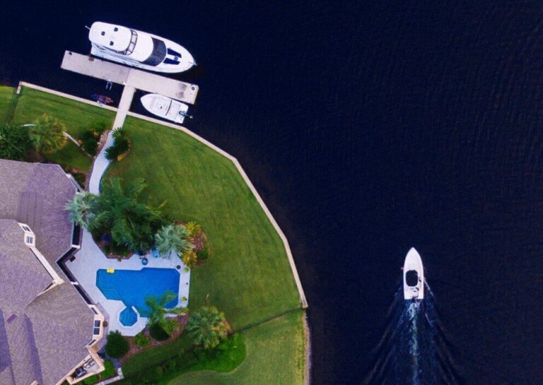 waterfront-property-with-yachts